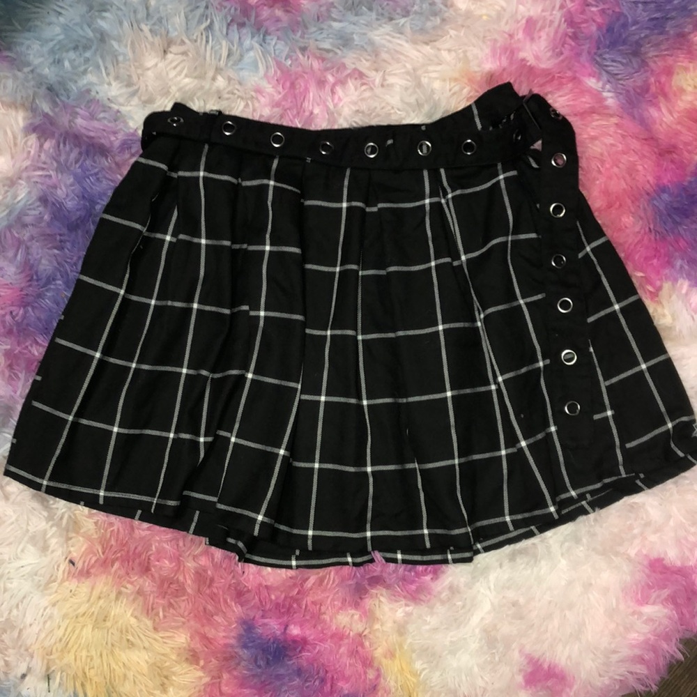 Grunge pleated skirt